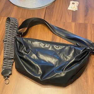 HAUTE SHORE Black Bag with Patterned Strap